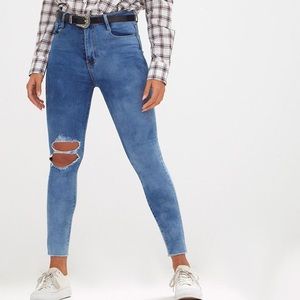 Single knee washed jeans